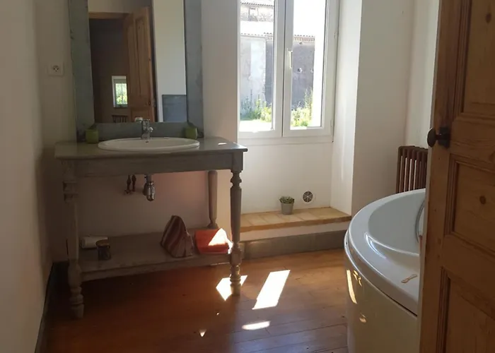 Сasa de vacaciones Maison De Charme Avec Bassin De Nage Montmirat